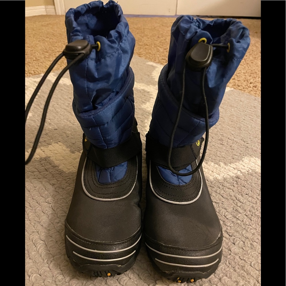 {Big} Boys Merrell snowboots SZ 3- like new